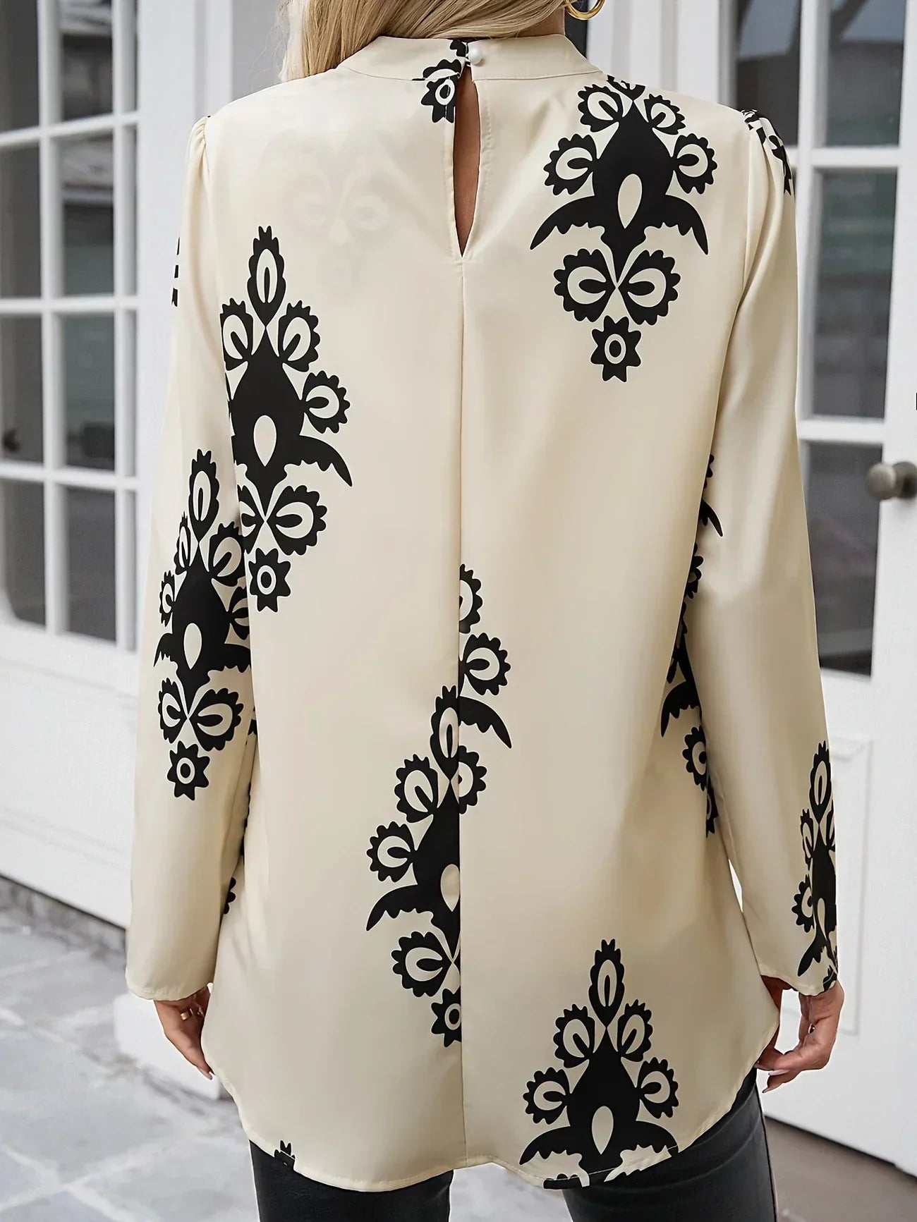 Dedra - Elegante top met lange mouwen en bedrukte kraag