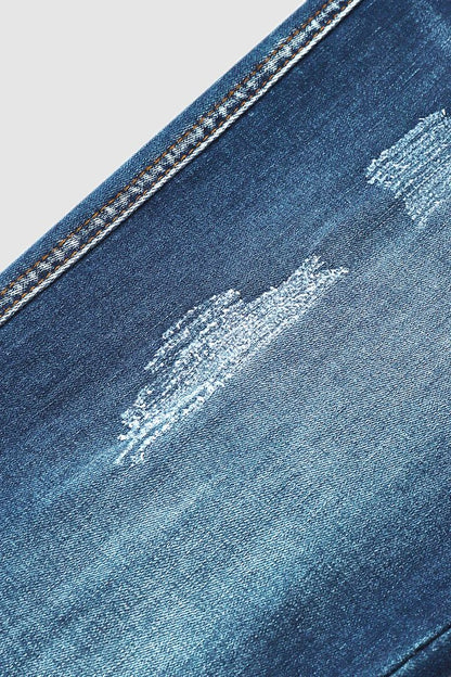 Gescheurde capribroek met opgerolde zoom