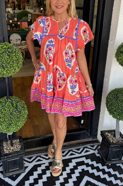 Korte jurk met V-hals en plooienprint voor dames