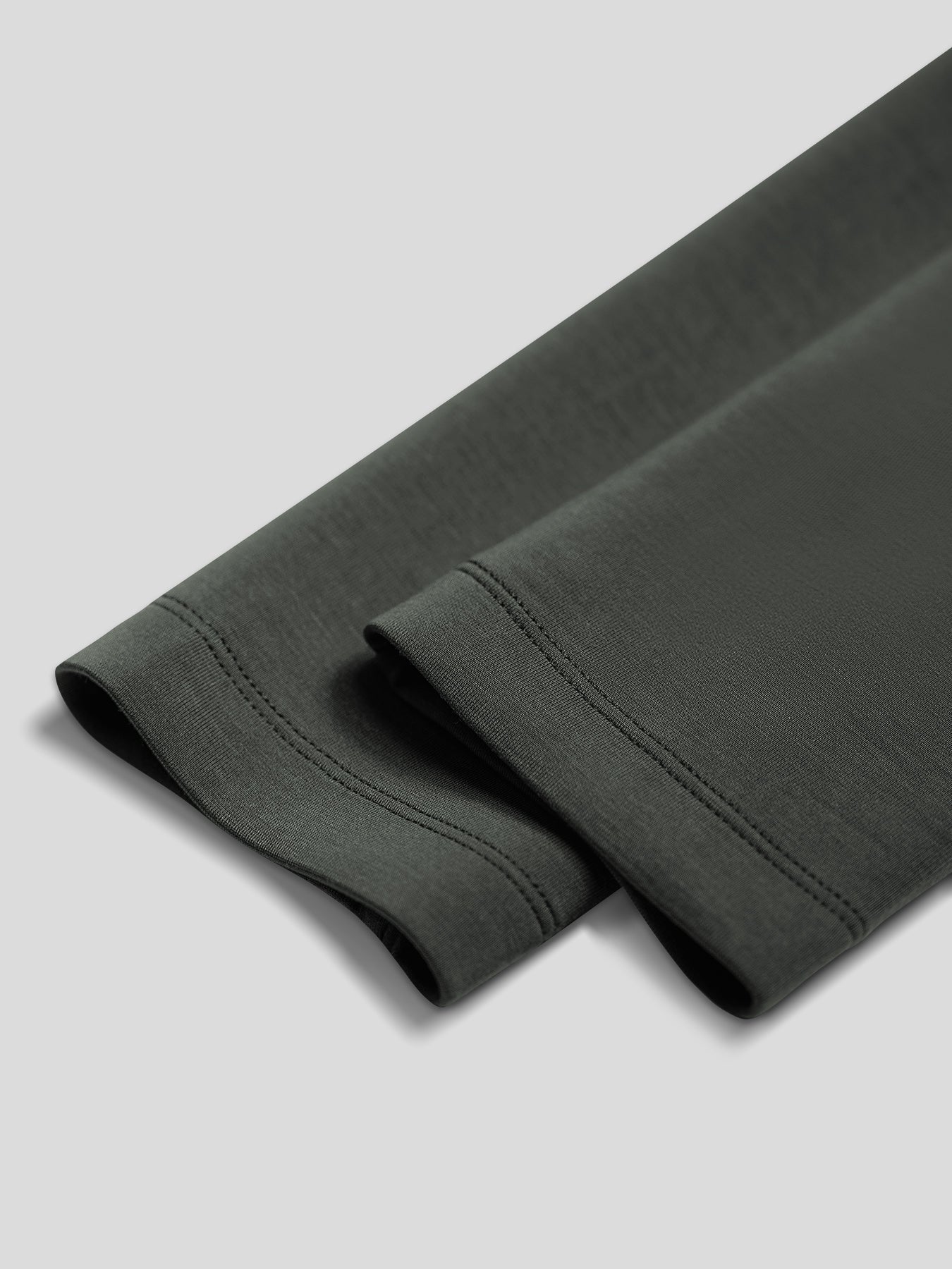 MANUEL - STRAKKE TRUI MET LANGE MOUWEN