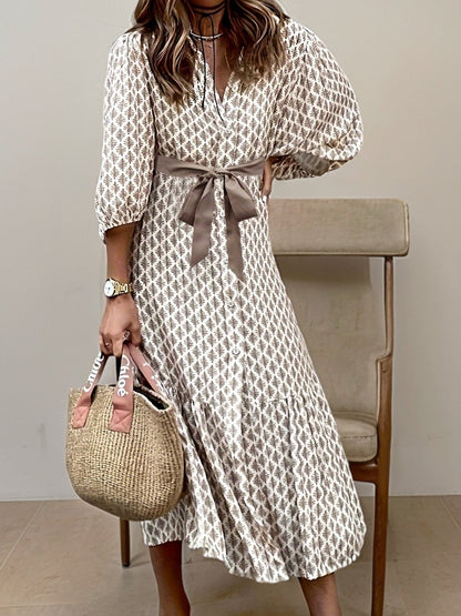 Daganna | Elegante jurk met knoopjes en strikdetail