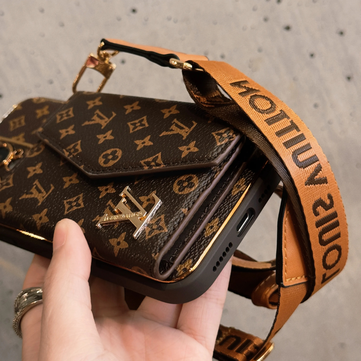 VuittonCase – Portemonneehoesje voor iPhone