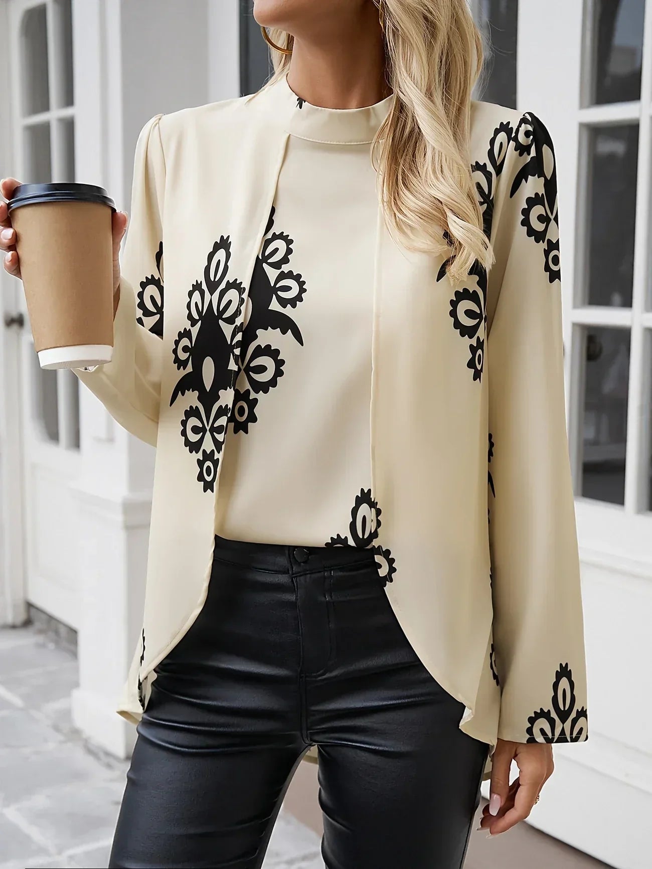 Dedra - Elegante top met lange mouwen en bedrukte kraag