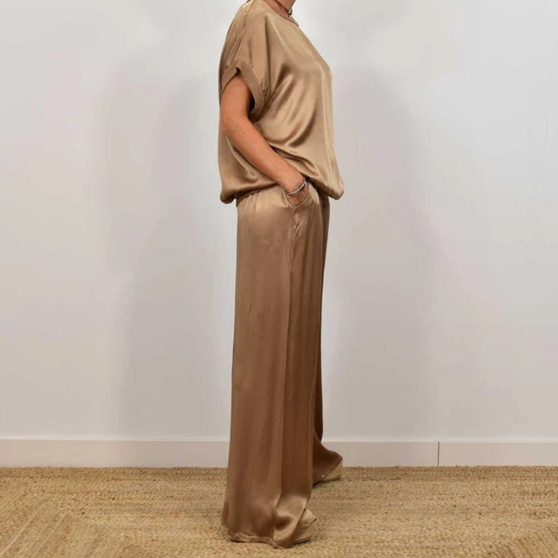 Elegante tweedelige satijnen set