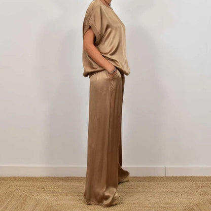 Elegante tweedelige satijnen set