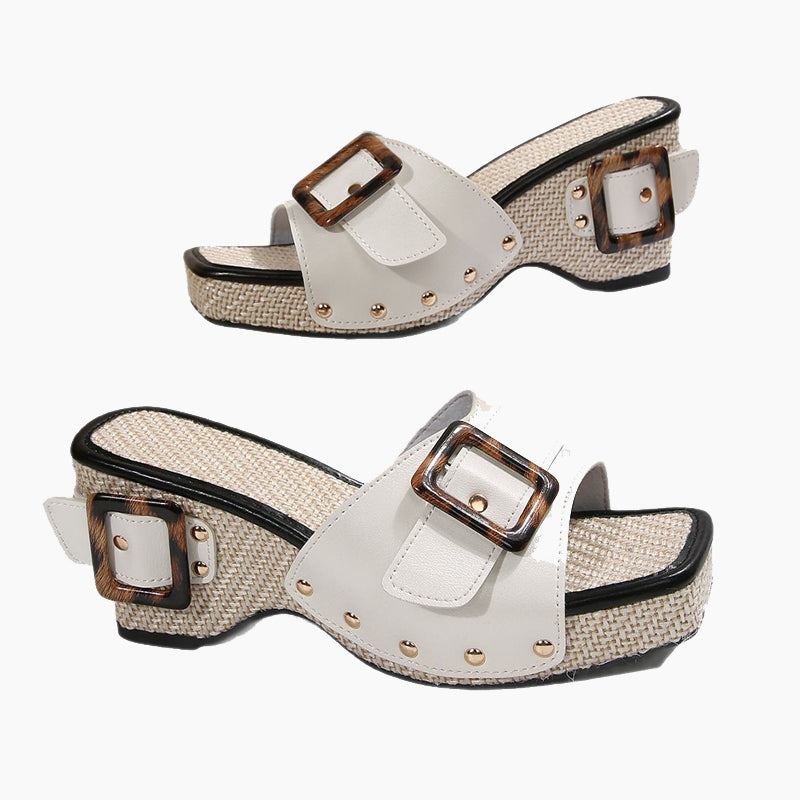 Dames sandalen met sleehak en studs